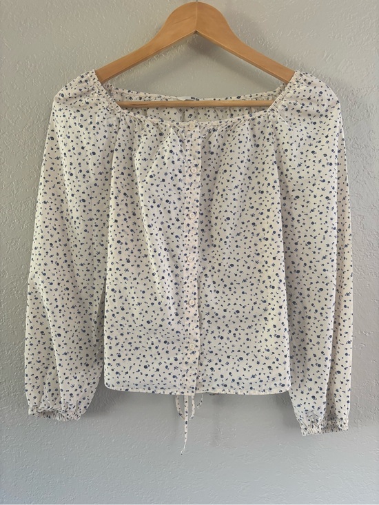 Uniqlo Tops - UNIQLO Blue Floral Tie Back Peasant Blouse Size S
